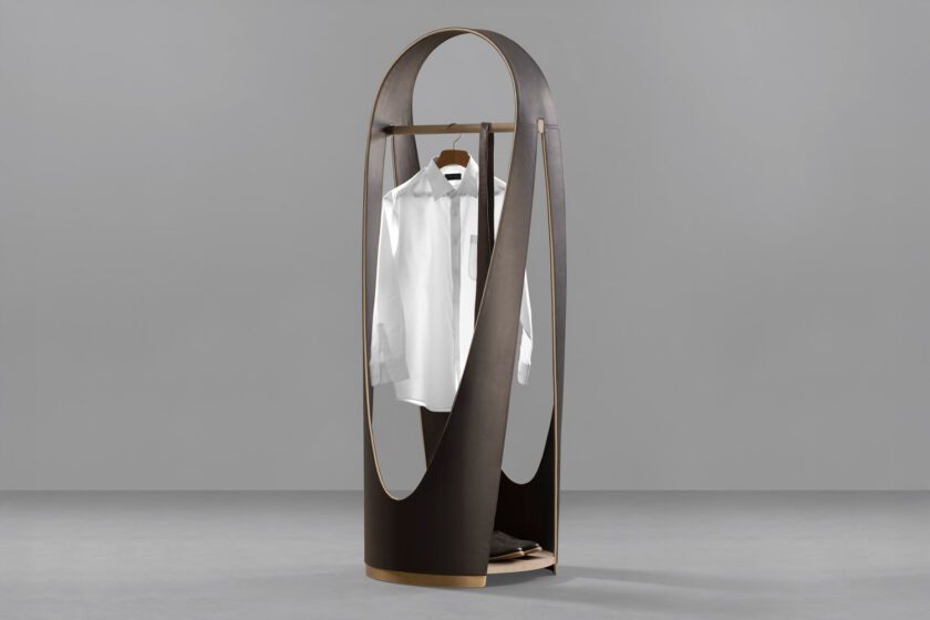 Incurvate Valet Stand Wriver