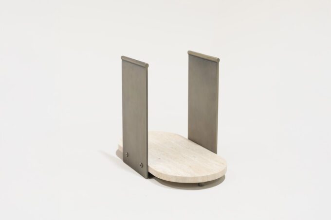 Plana Magazine Stand