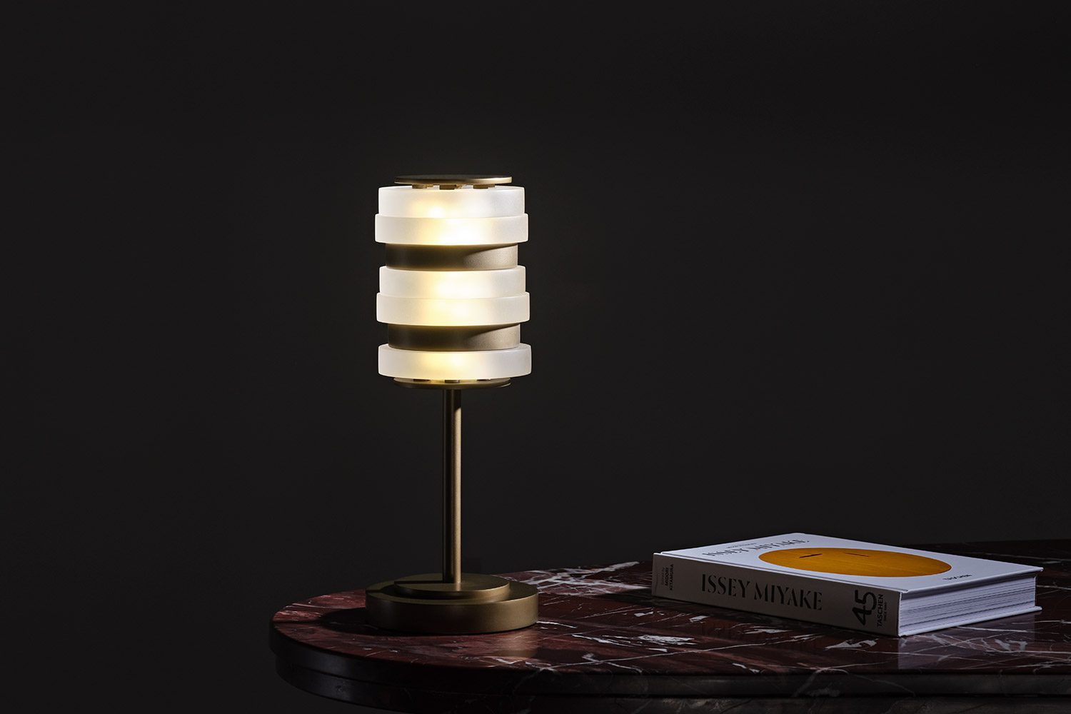 Deomi Table Lamp Wriver