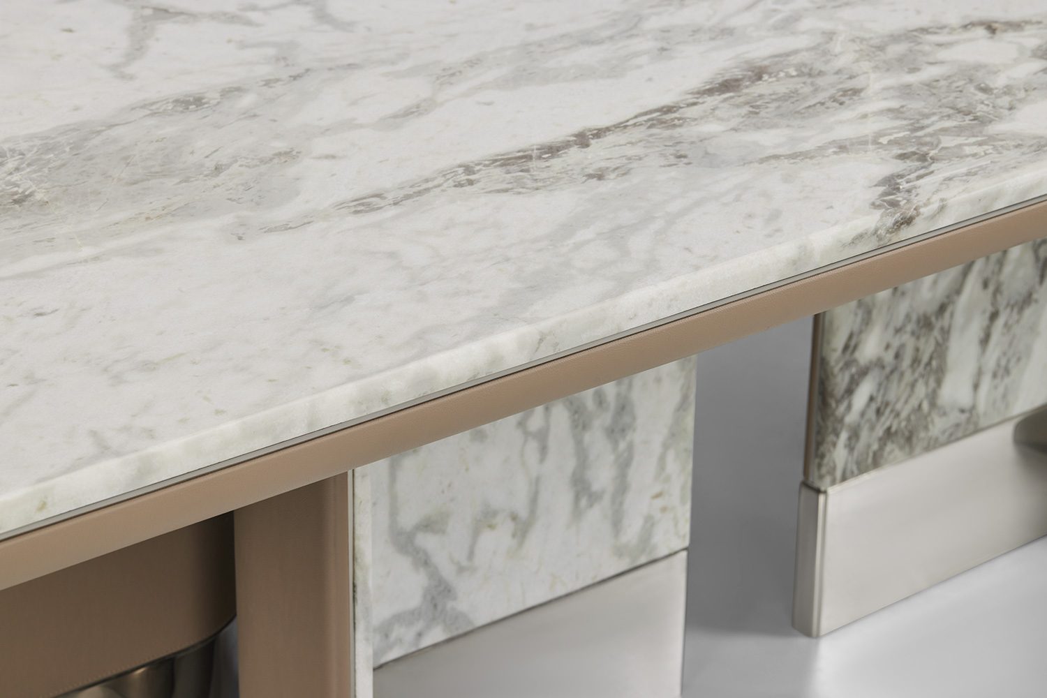 Ordine Dining Table